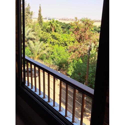 Panorama apartment with a charming view of Cairo Intl Airport All the apt for you with free drop off airport limousine 免費送機機場豪華轎車 شقة بإطلالة ساحرة على مطار القاهرة الدولي