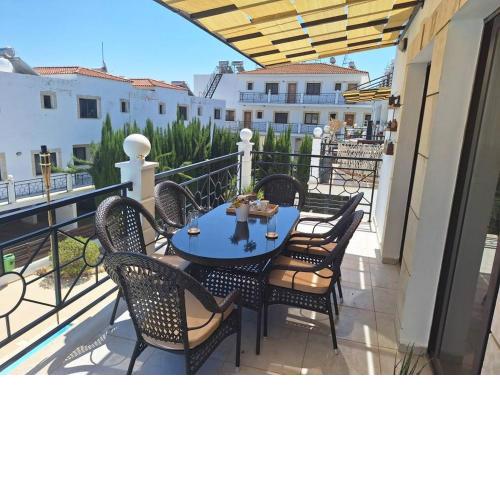Paramount Gardens Resorts D204