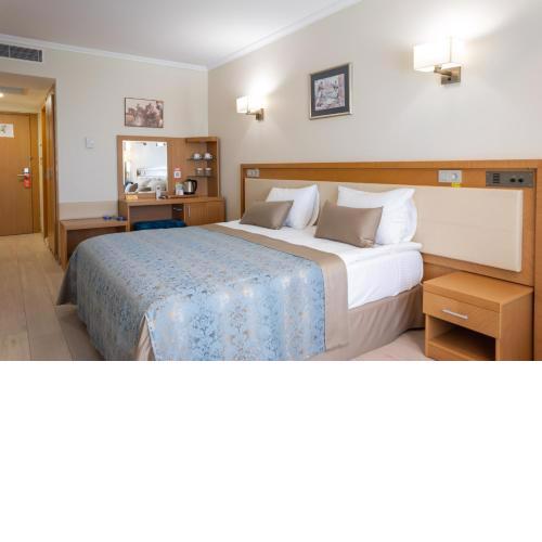Patalya Lakeside Resort Hotel