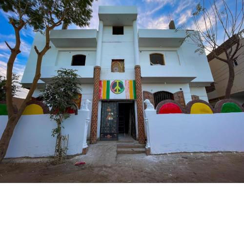 Peace & Freedom Guesthouse & Restaurant