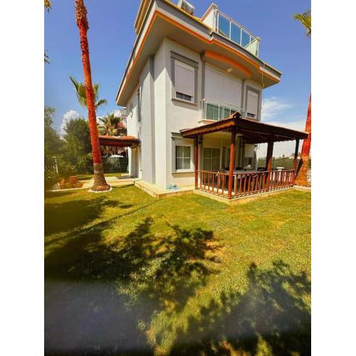 Peaceful Holiday Villas-Palm Garden