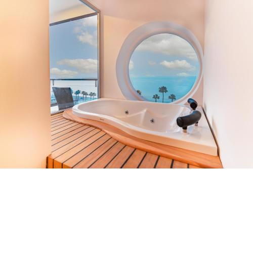 PEARLY HOTEL