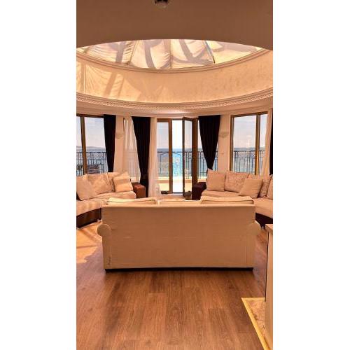 Penthouse Happy Moments