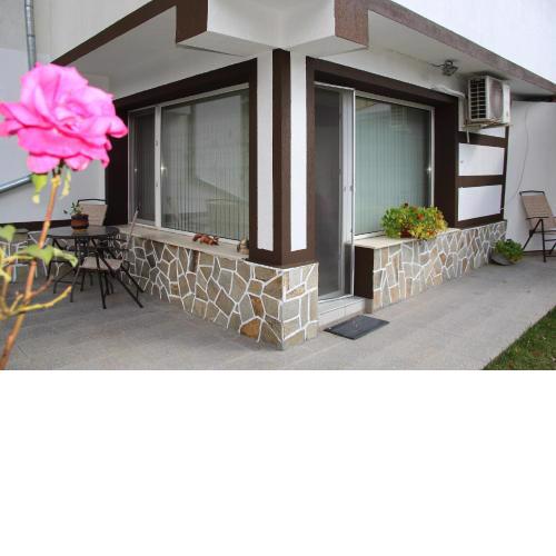 Perelik House