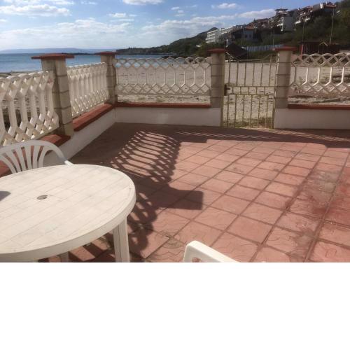 Perfect Sea View One Bedroom Apartment with gate direct on the beach