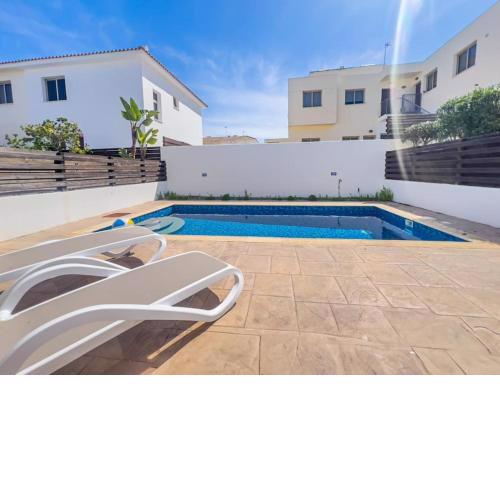 Pernera Seaside Villa - Sun, Sea, Poolside Bliss