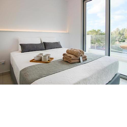 Phaedrus Living - Seaside Executive Flat Harbour 205