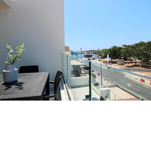 Phaedrus Living - Seaside Executive Flat Harbour 207