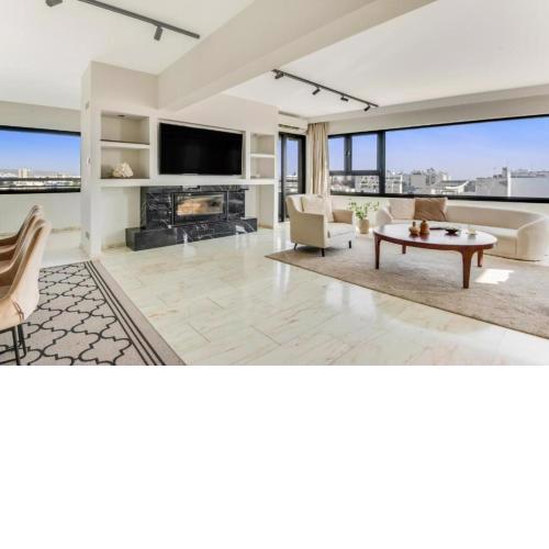 Phaedrus Living City Center Sky Penthouse