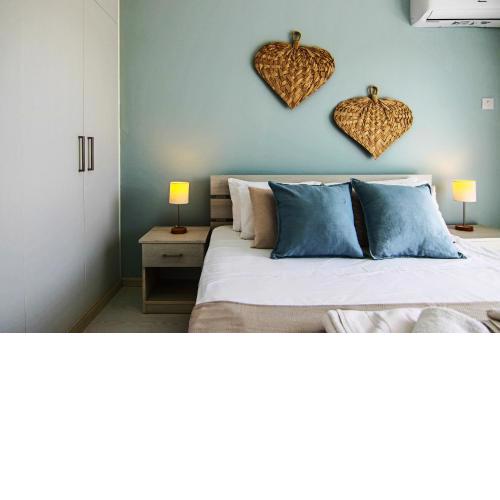 Phaedrus Living: City View Fountain Court 113