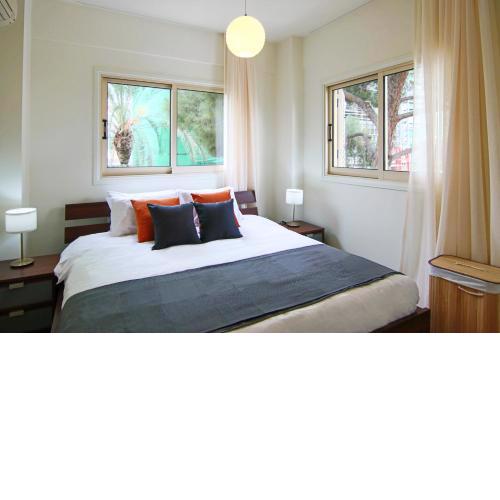 Phaedrus Living City View Luxury Iras Flat 102