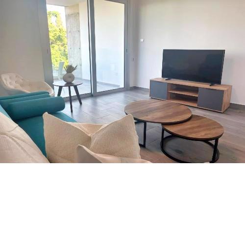Phaedrus Living Coral Suites Harmony