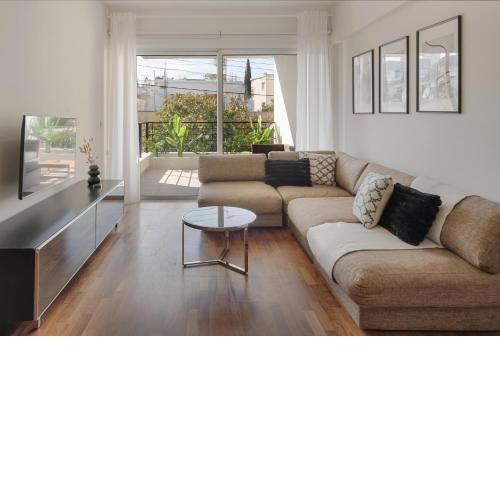 Phaedrus Living Evergreen City Flat
