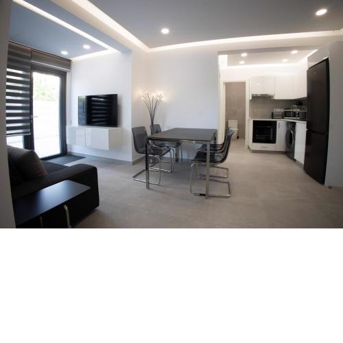 Phaedrus Living: Luxury Mackenzie Flat
