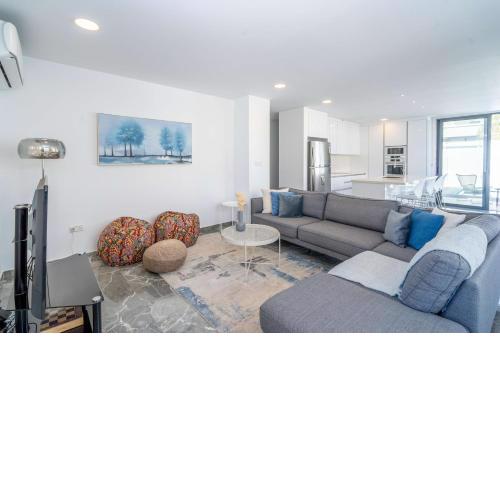 Phaedrus Living: Luxury Seaview Villa Panorama