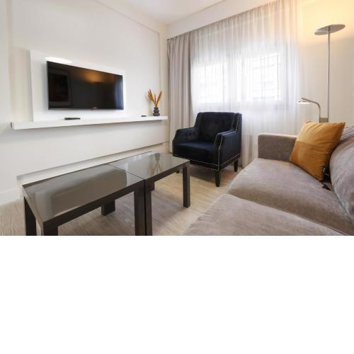 Phaedrus Living Mini Art House Matisse