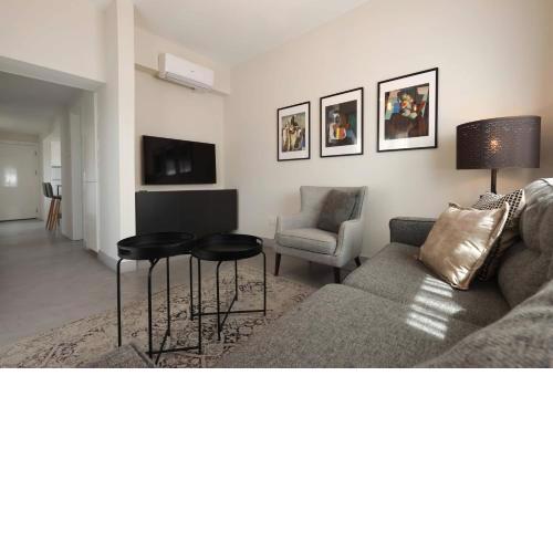 Phaedrus Living Mini Art House Rivera