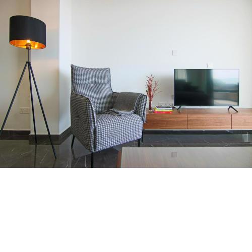 Phaedrus Living: Sea View Anna Residence 202