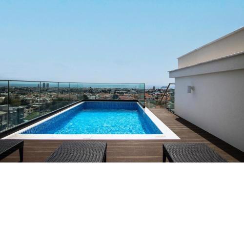Phaedrus Living: Sea View Anna Residence 301