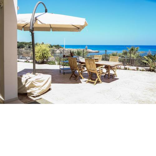 Phaedrus Living: Seaside Luxury Villa Anafi