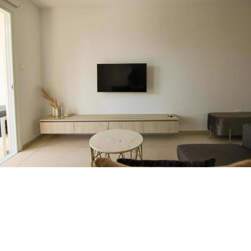 Phaedrus Living Seaview Flat Limnaria 154