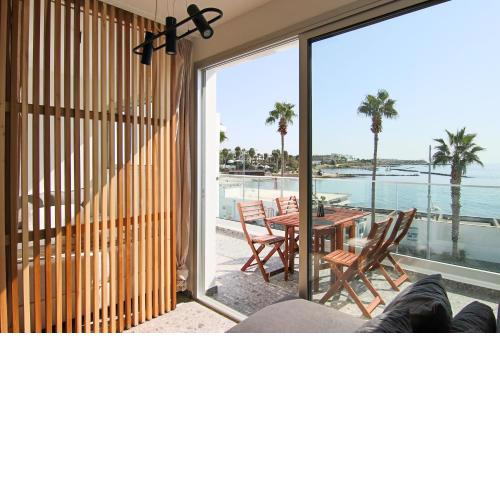 Phaedrus Living Seaview Modern Flat Lighthouse 52