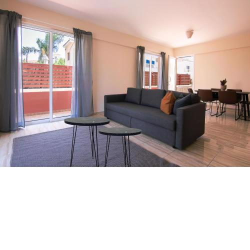 Phaedrus Living: Universal City Flat Alina