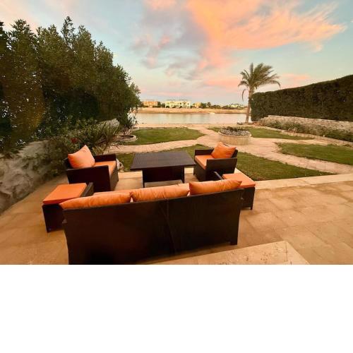 Picturesque 3BR Villa- Free Lagoon Access ElGouna