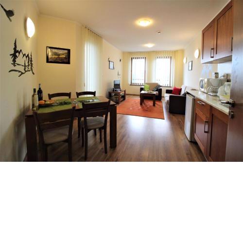 Pine Tree Apartment D34