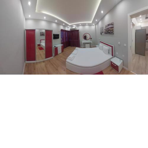Апартамент Pink & Blue - 2BDR with Balcony - Wi-Fi