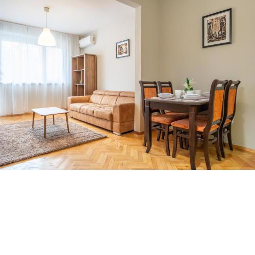 Pirotska 2-Bedroom 100m2 Apartment in Sofia Center