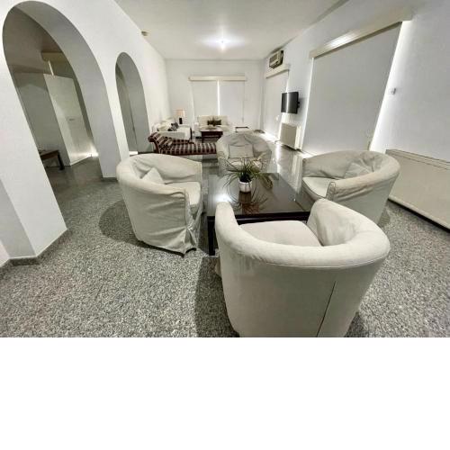 Platform 357 Gravias Spacious Apartment