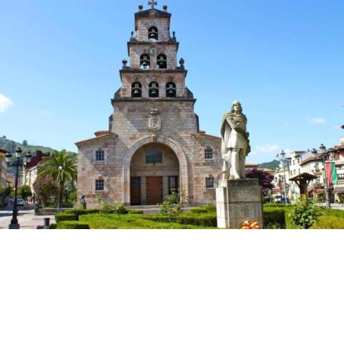 PLAZA CENTRAL CANGAS DE Onís
