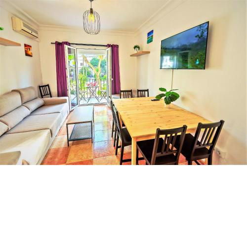 Plaza Polvorista 4-Bedroom Apartment w Balcony