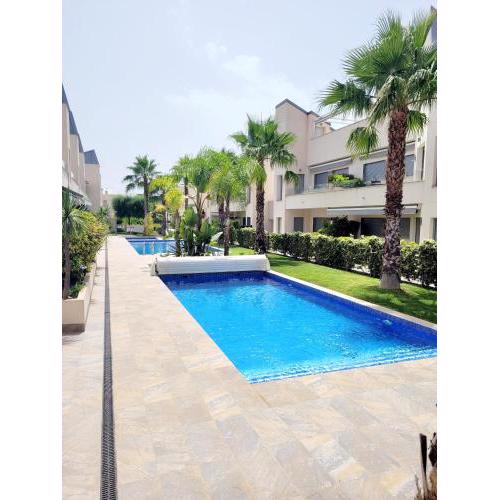 PMT01 - Modern, luxury with heated pool