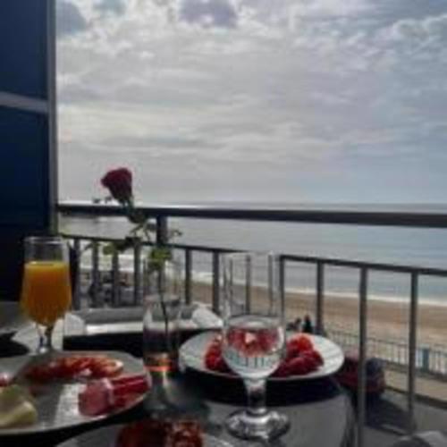 PMT16 - Large city apartment on the beach