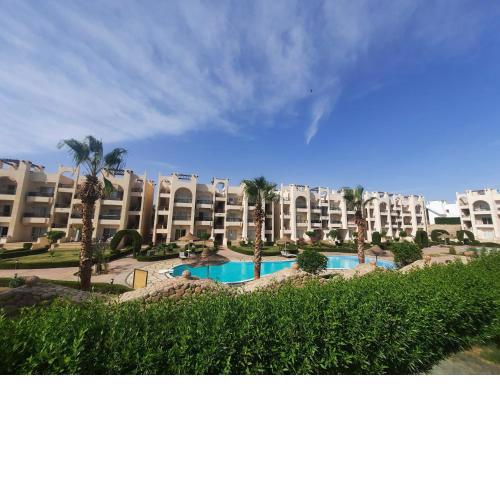 Pool front, Fast Wi-Fi, Great location