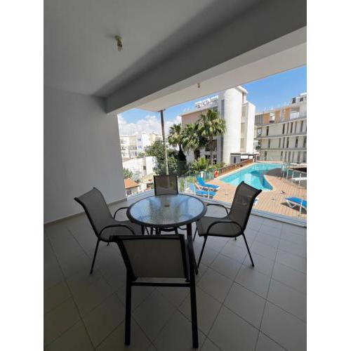 Pool View Flat in City Centre