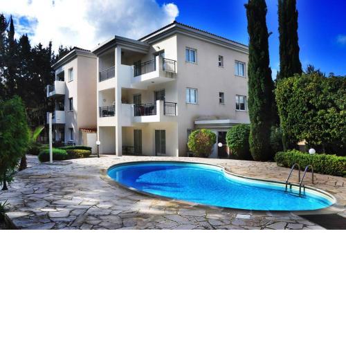 Poolside 2 bedroom apt, Paphos Riviera, Universal area