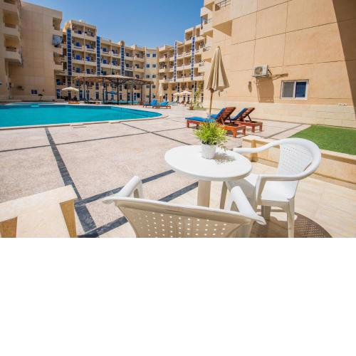Poolside With Patio Near El Gouna - 2 x Large Pools & Kitchen - European Standards - Tiba Resort P4