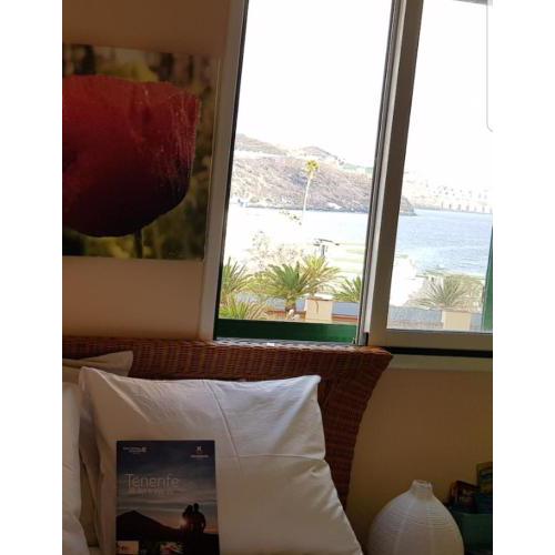 POPPIES Private Space 100m Ocean - Private Bathroom - Welcoming Cava