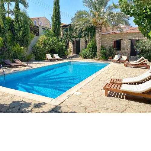 Porfyrios Country House