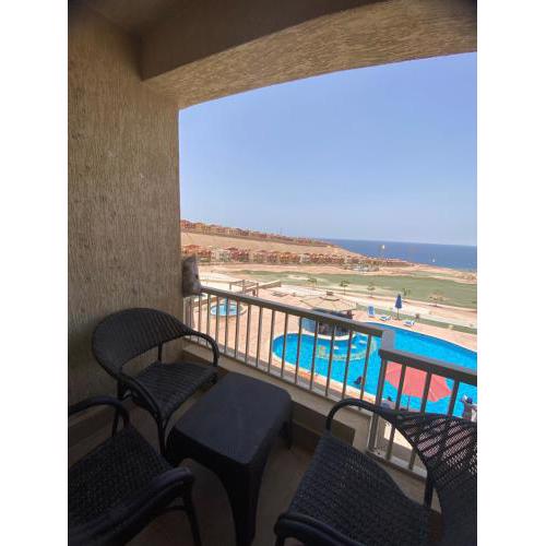 Porto Sokhna Island 1 families only