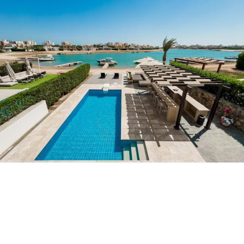 Posh & Eclectic 4 BDR Villa Fanadir Bay