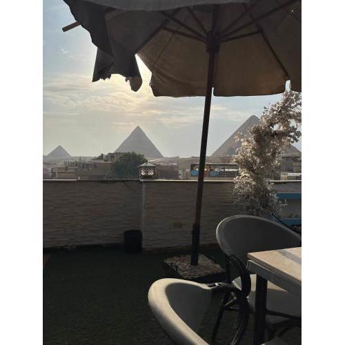 Premium pyramids inn
