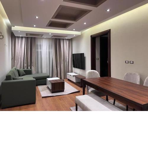 Prime location Apt with garden