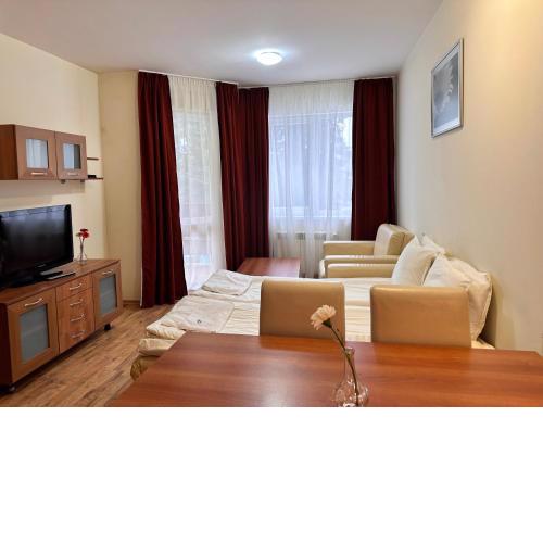 Prime location one bed apartment with hydro bath in Royal Plaza