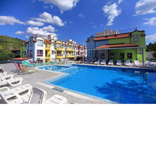 Private apartment with parking and pool