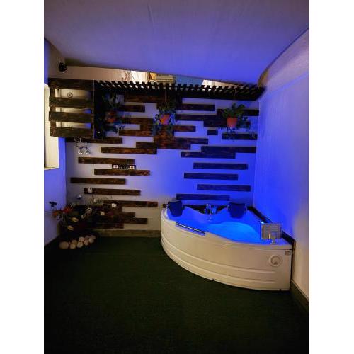 Private Jacuzzi suite apartment with garden