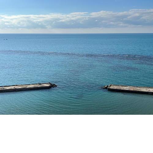 Private Room in a fully equipped sea view apartment غرف خاصة للرجال فقط